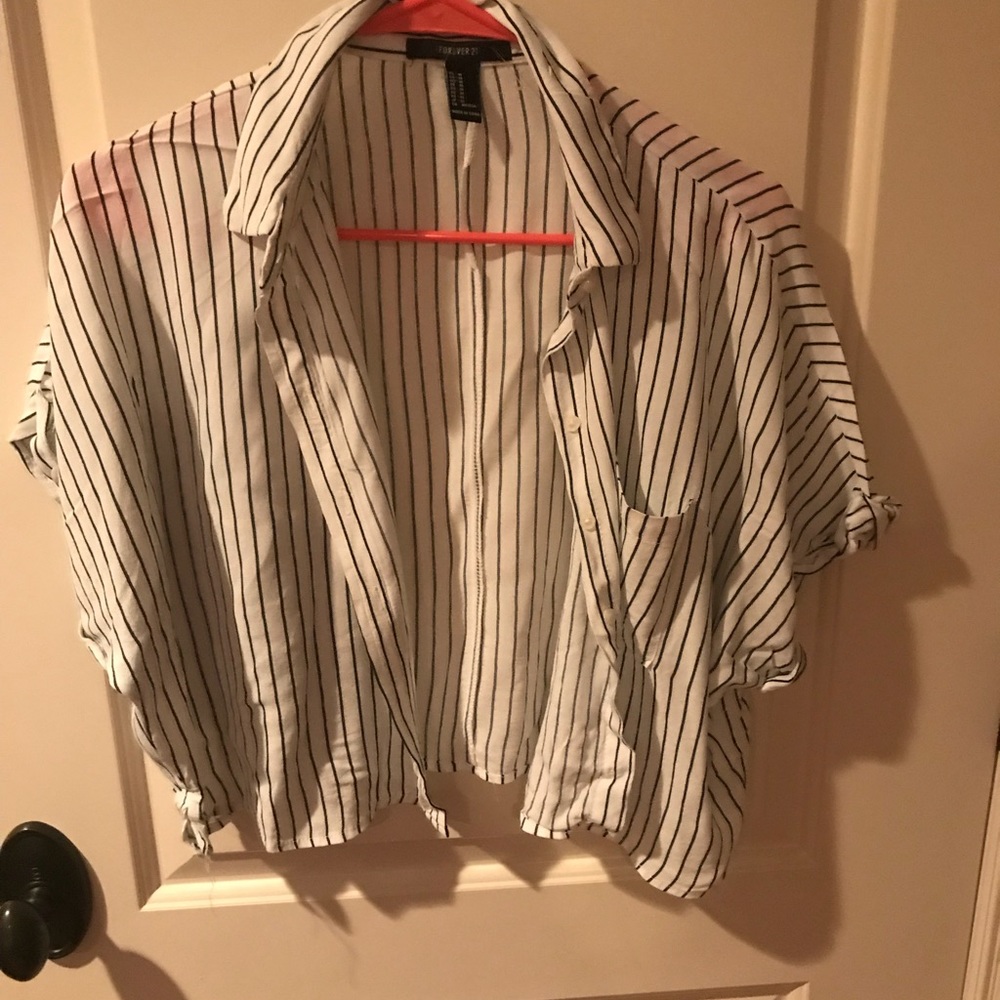 Cropped stripped shirt